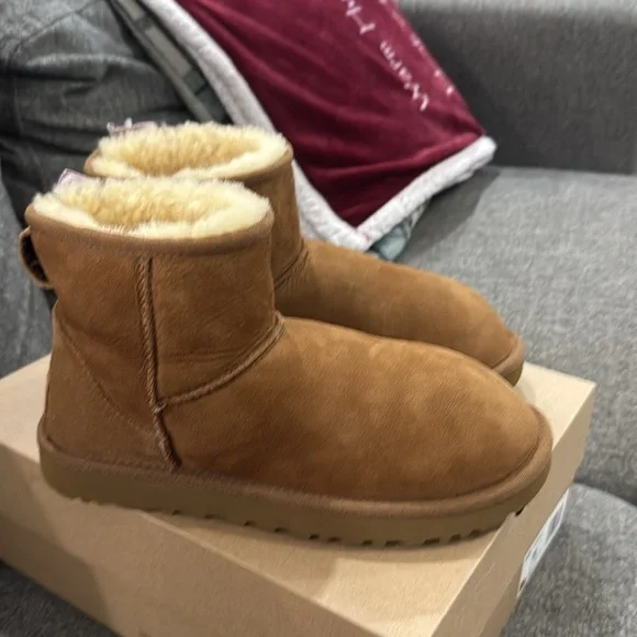 UGG Women’s classic mini II boot - Picture 11 of 11